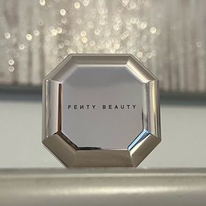 Fenty Beauty Fairy Bomb Shimmer Powder in 24kray
